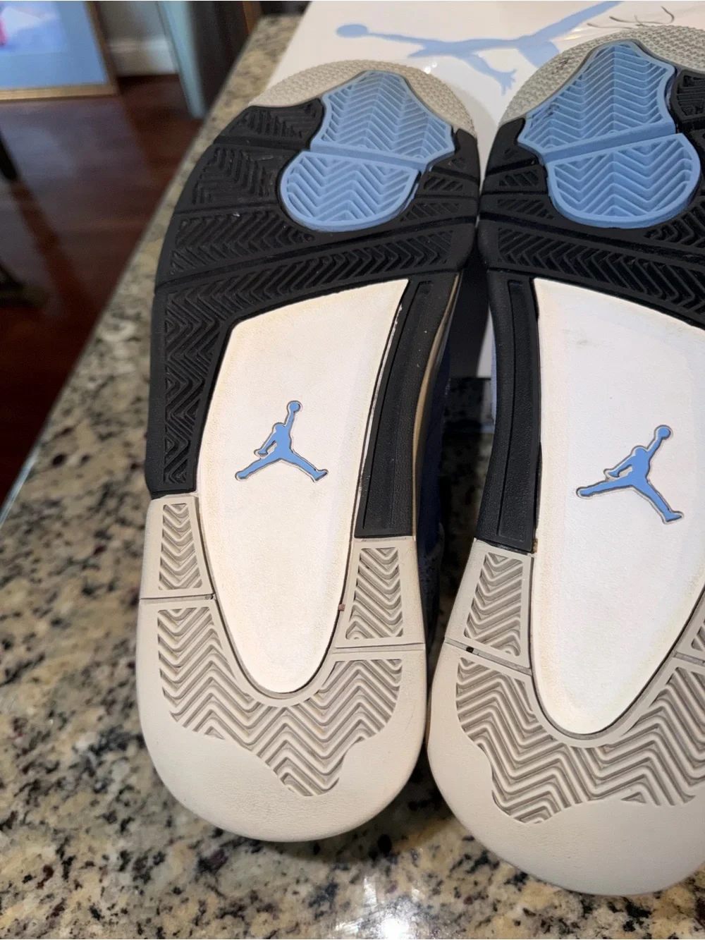 Size 8.5 Jordan 4 Retro University Blue SKU CT8527-400 Used Damaged Box